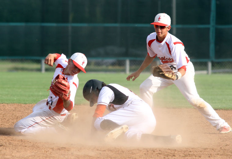 Salado sweeps double-header to advance in playoffs
